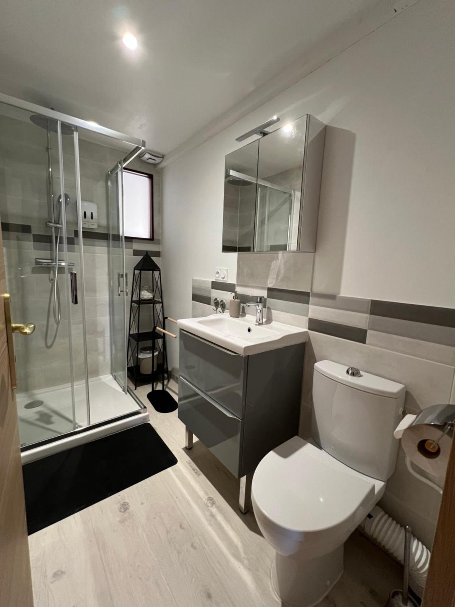 Confortable T2 De 50 M2 Avec Parking Prive Брюж Экстерьер фото