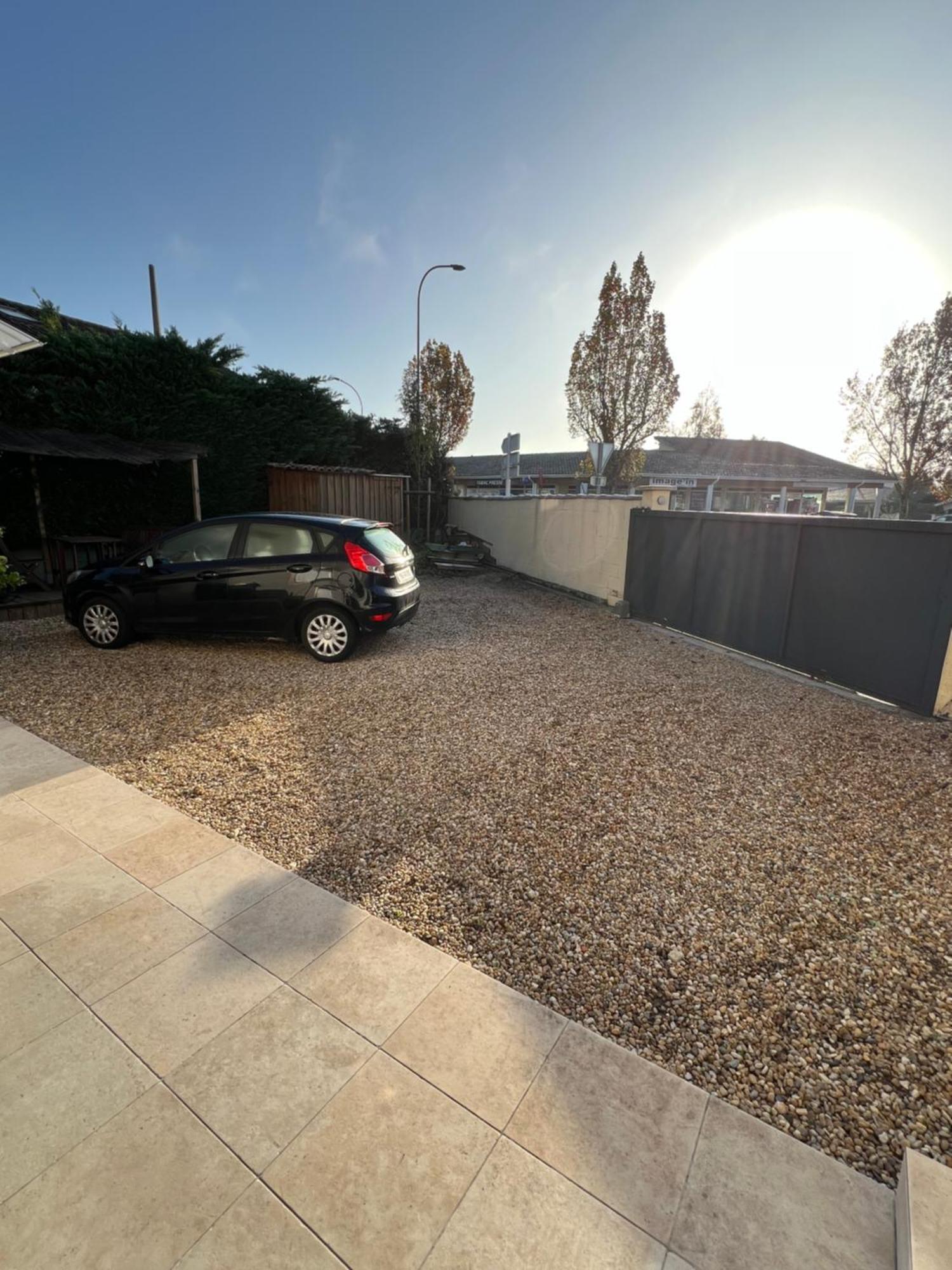 Confortable T2 De 50 M2 Avec Parking Prive Брюж Экстерьер фото